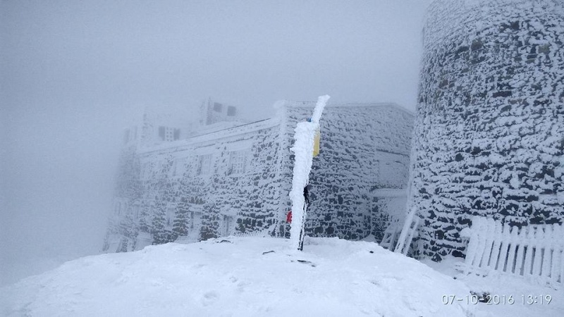В Украине выпал первый снег: яркие фото и видео